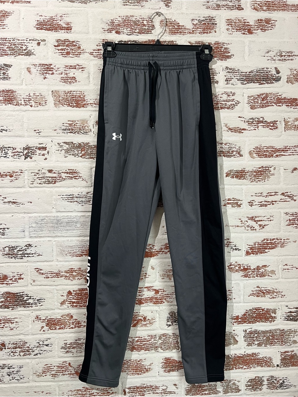 Under Armour Boys Small Gray Black Track Sweatpants Elastic Waist Drawstring 7/9